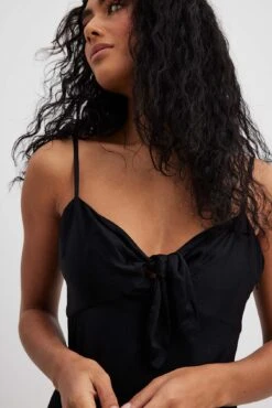 Mini Robe Nouée Devant Avec Matière Recyclée