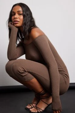 Robe Mi-longue Côtelée à épaules Nues 19 Robe Mi-longue Côtelée à épaules Nues -Lady Doux Soldes Magasin nakd rib bare shoulder midi dress 1044 000220 0017 30575