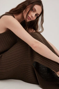 NA-KD Robe Mi-longue En Maille Côtelée à Col En V -Lady Doux Soldes Magasin nakd rib knitted v neck midi dress 1100 007063 0017 1315