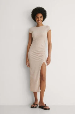 NA-KD Robe Drapée Côtelée Recyclée -Lady Doux Soldes Magasin nakd ribbed draped dress 1100 004815 0295 01c