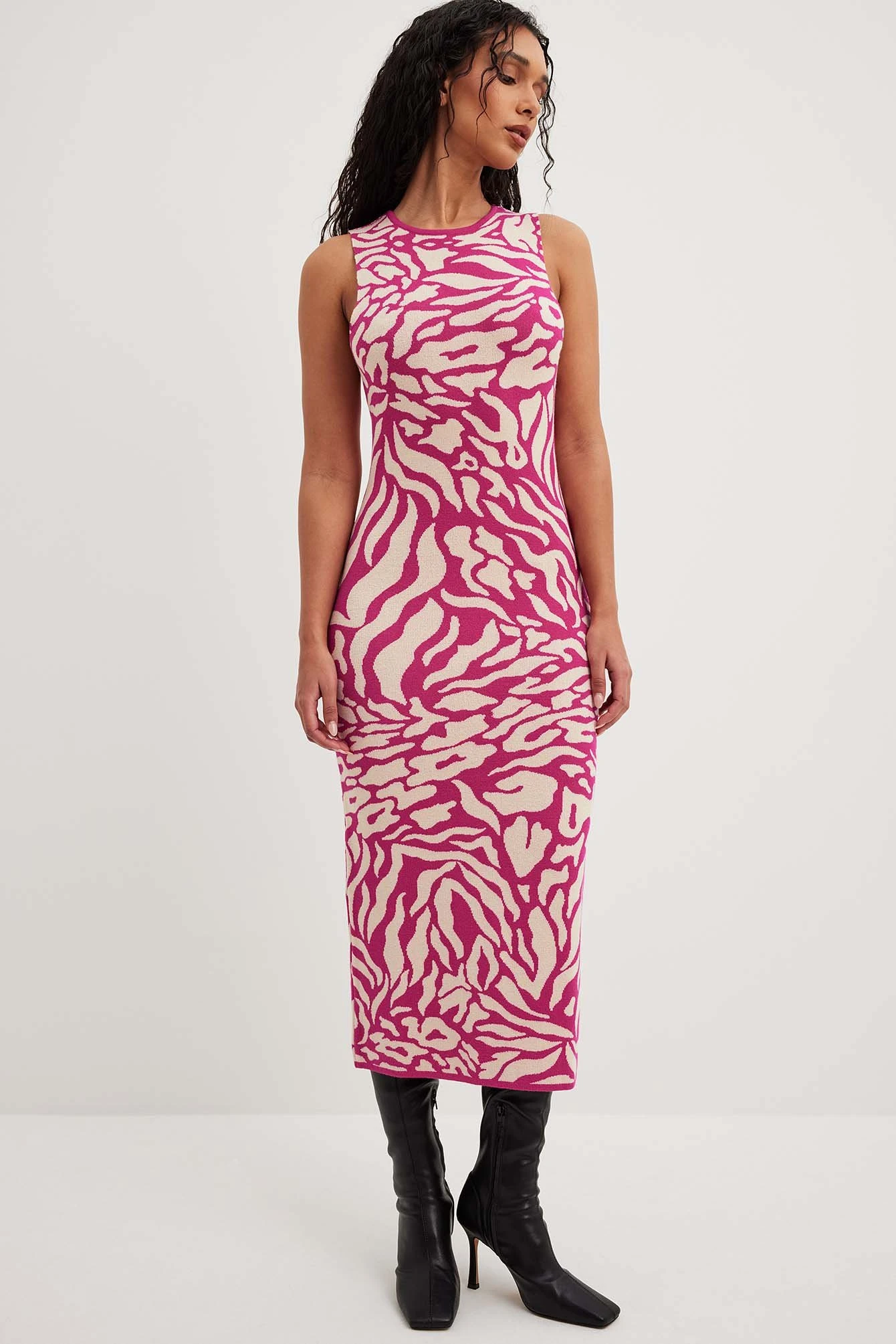 NA-KD Robe Mi-longue En Maille Côtelée Fine 7 NA-KD Robe Mi-longue En Maille Côtelée Fine – Image 7