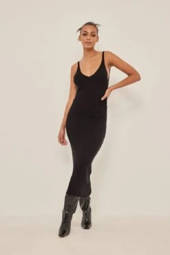 Robe En Maille Côtelée Et Dos Plongeant -Lady Doux Soldes Magasin nakd ribbed knitted deep back dress 1018 007399 0002 1
