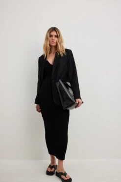 Robe En Maille Côtelée Et Dos Plongeant 17 Robe En Maille Côtelée Et Dos Plongeant -Lady Doux Soldes Magasin nakd ribbed knitted deep back dress 1018 009506 0002 01c