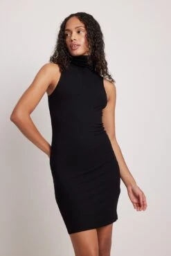 NA-KD Mini Robe Côtelée -Lady Doux Soldes Magasin nakd ribbed turtle neck mini dress 1100 006624 0002 10083 01r