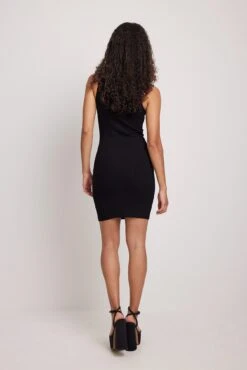 NA-KD Mini Robe Côtelée -Lady Doux Soldes Magasin nakd ribbed turtle neck mini dress 1100 006624 0002 10091 01r