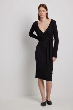 NA-KD Robe Portefeuille Mi-longue Côtelée Avec Ceinture -Lady Doux Soldes Magasin nakd ribbed wrap belted midi dress 1100 006915 0002 37904 1