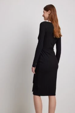 NA-KD Robe Portefeuille Mi-longue Côtelée Avec Ceinture -Lady Doux Soldes Magasin nakd ribbed wrap belted midi dress 1100 006915 0002 37948 1