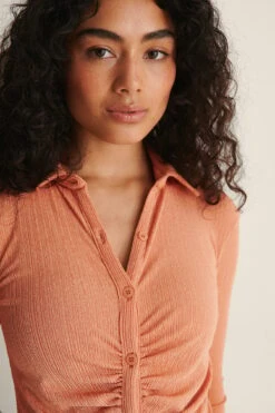 NA-KD Robe à Boutons 37 NA-KD Robe à Boutons -Lady Doux Soldes Magasin nakd rouched button detail dress 1018 007581 9363 04a 1