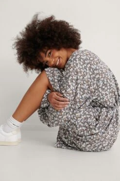 NA-KD Robe Col Rond -Lady Doux Soldes Magasin nakd round neck belted flowy dress 1660 000840 4329 01c