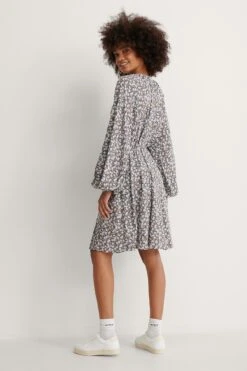 NA-KD Robe Col Rond -Lady Doux Soldes Magasin nakd round neck belted flowy dress 1660 000840 4329 03d