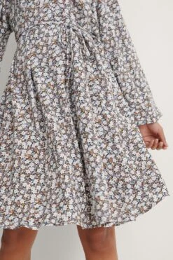 NA-KD Robe Col Rond -Lady Doux Soldes Magasin nakd round neck belted flowy dress 1660 000840 4329 05g