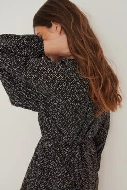 NA-KD Robe Col Rond -Lady Doux Soldes Magasin nakd round neck belted flowy dress 1660 000840 7935 04g r