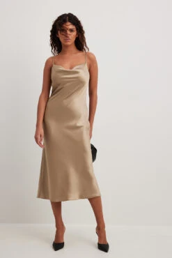 NA-KD Robe Midi Satin -Lady Doux Soldes Magasin nakd satin midi dress 1100 006812 0668 20236