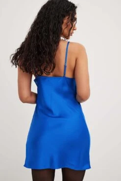 NA-KD Mini Robe Satin -Lady Doux Soldes Magasin nakd satin mini dress 1100 006811 0277 14653