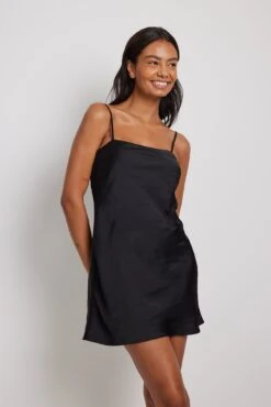 Robe Fourreau En Satin -Lady Doux Soldes Magasin nakd satin slip dress 1017 001829 0002 8874