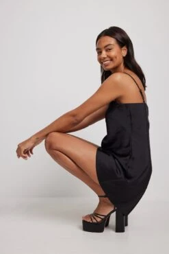 Robe Fourreau En Satin -Lady Doux Soldes Magasin nakd satin slip dress 1017 001829 0002 8895