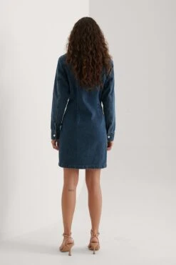 Robe En Jean à épaules Pointues Recyclée -Lady Doux Soldes Magasin nakd sharp shoulder denim dress 1018 007572 0116 02d