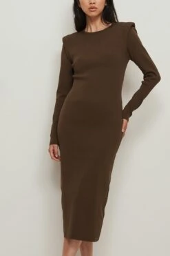 Robe Tricotée Dos Nu Et Épaules Saillantes -Lady Doux Soldes Magasin nakd sharp shoulder open back knitted dress 1018 007834 1334 06g