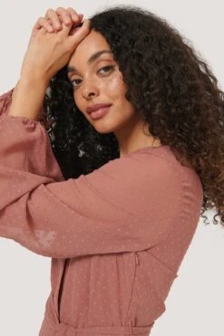 Robe En Dobby À Superpositions Et À Fronces -Lady Doux Soldes Magasin nakd shirred overlap dobby dress 1014 000807 0211 04g