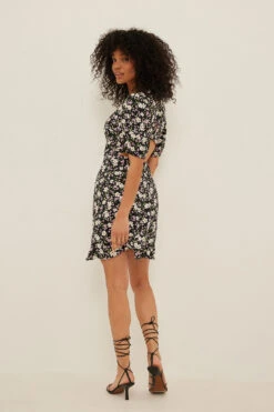 NA-KD Robe Mini Dos Nu à Manches Courtes 29 NA-KD Robe Mini Dos Nu à Manches Courtes -Lady Doux Soldes Magasin nakd short sleeve open back mini dress 1100 003574 0689 36661