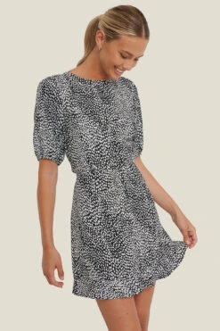 NA-KD Robe Mini Dos Nu à Manches Courtes 25 NA-KD Robe Mini Dos Nu à Manches Courtes -Lady Doux Soldes Magasin nakd short sleeve open back mini dress 1100 003574 1511 02j 2