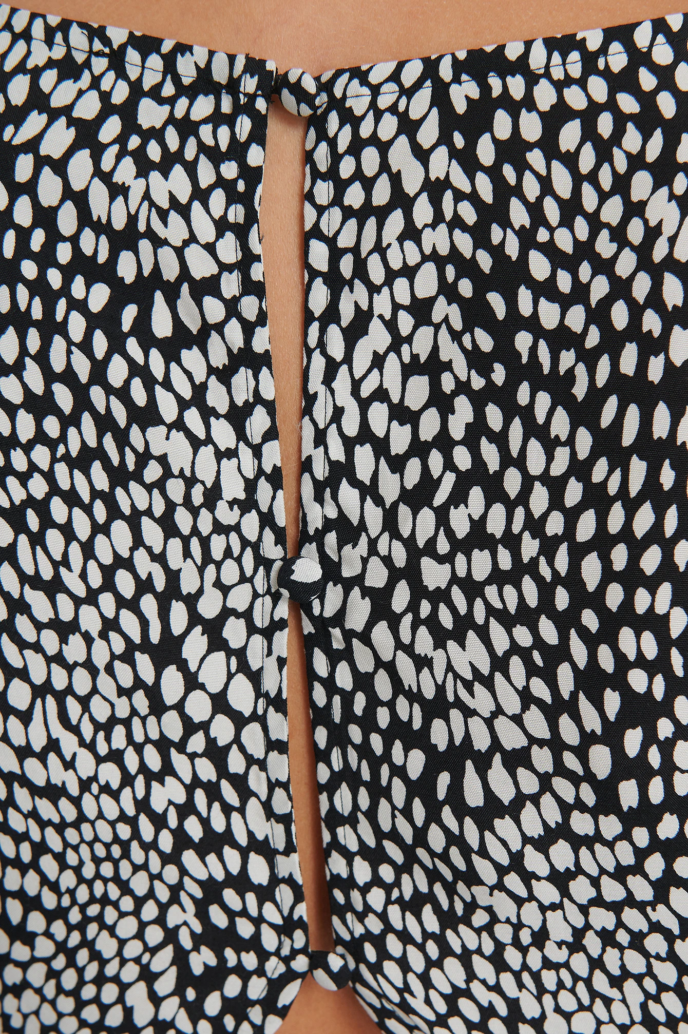 NA-KD Robe Mini Dos Nu à Manches Courtes 9 NA-KD Robe Mini Dos Nu à Manches Courtes – Image 9