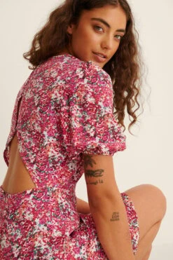 NA-KD Robe Mini Dos Nu à Manches Courtes -Lady Doux Soldes Magasin nakd short sleeve open back mini dress 1100 003574 3186 01g 1