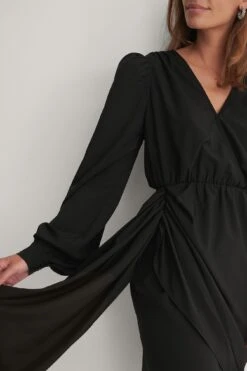 Robe Épaules Rembourrées -Lady Doux Soldes Magasin nakd shoulder padded v neck dress 1017 000980 0002 04g