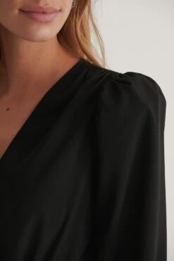 Robe Épaules Rembourrées -Lady Doux Soldes Magasin nakd shoulder padded v neck dress 1017 000980 0002 05g