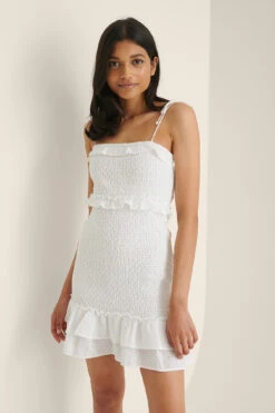 Robe Mi-longue à Smocks 20 Robe Mi-longue à Smocks -Lady Doux Soldes Magasin nakd smocked anglaise mini dress 1014 001186 0001 01j