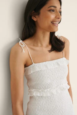 Robe Mi-longue à Smocks 24 Robe Mi-longue à Smocks -Lady Doux Soldes Magasin nakd smocked anglaise mini dress 1014 001186 0001 05g