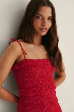 Robe Mi-longue à Smocks 18 Robe Mi-longue à Smocks -Lady Doux Soldes Magasin nakd smocked anglaise mini dress 1014 001186 0004 04a