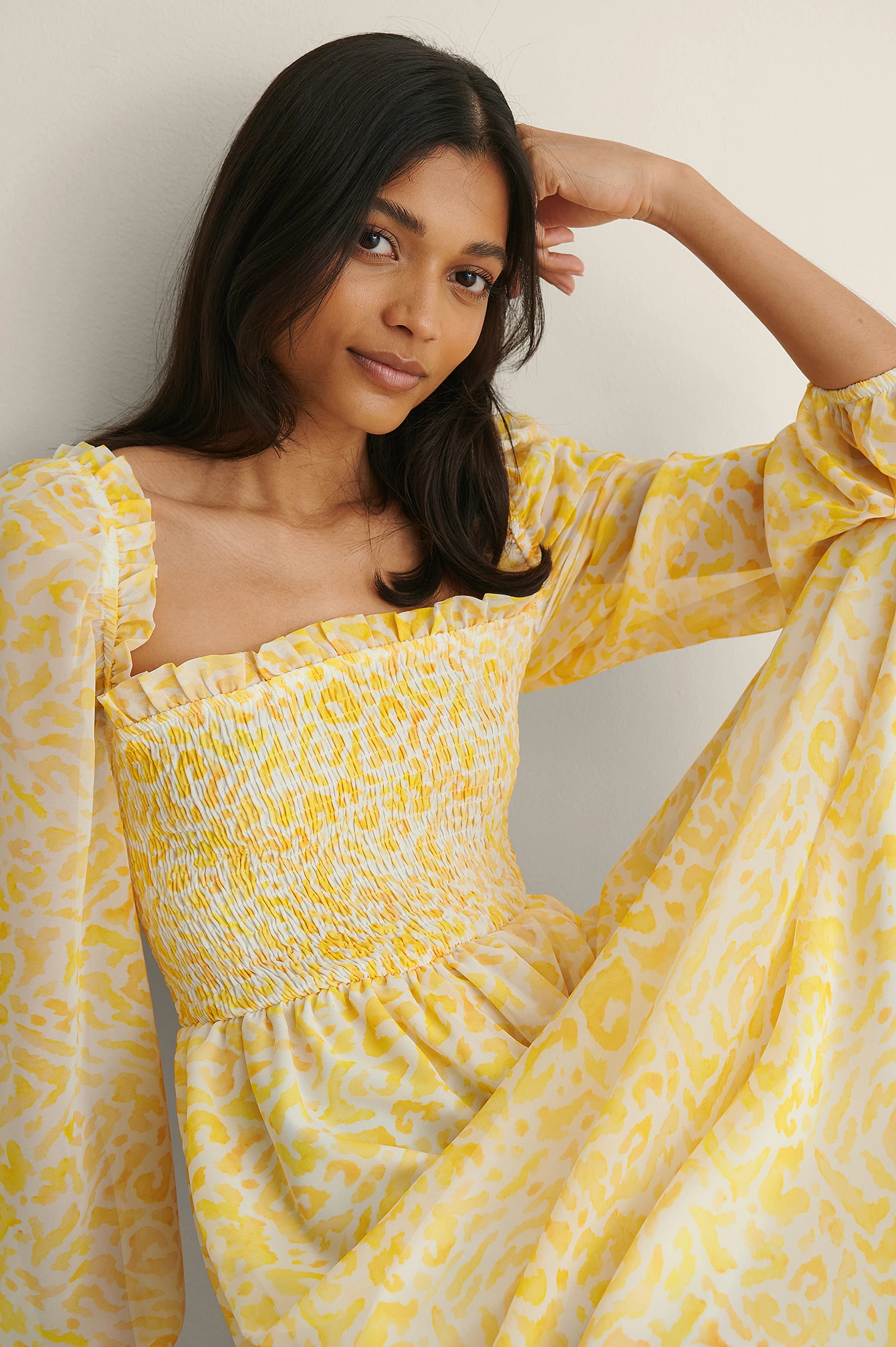 NA-KD Robe Longue à Manches Ballons Smockées Recyclée 1 NA-KD Robe Longue à Manches Ballons Smockées Recyclée