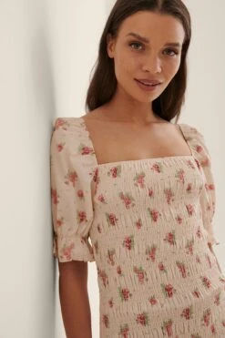 Robe Mini à Smocks -Lady Doux Soldes Magasin nakd smocked frill mini dress 1014 001155 9379 04g