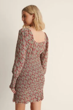 NA-KD Robe Mi-longue à Smocks -Lady Doux Soldes Magasin nakd smocked ls mini dress 1100 004519 8780 02k