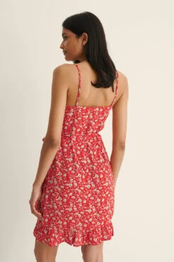 NA-KD Robe Mini Portefeuille à Bretelles Spaghetti -Lady Doux Soldes Magasin nakd spaghetti strap wrap mini dress 1100 004507 7715 02k