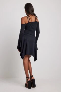 Robe Courte à Bretelles Avec Volants -Lady Doux Soldes Magasin nakd strap detail flounce mini dress 1018 009837 0002 16901 copy