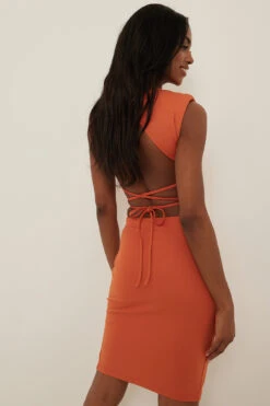 Robe Midi Dos Ouvert -Lady Doux Soldes Magasin nakd strap detailed open back midi dress 1648 000155 0179 0354