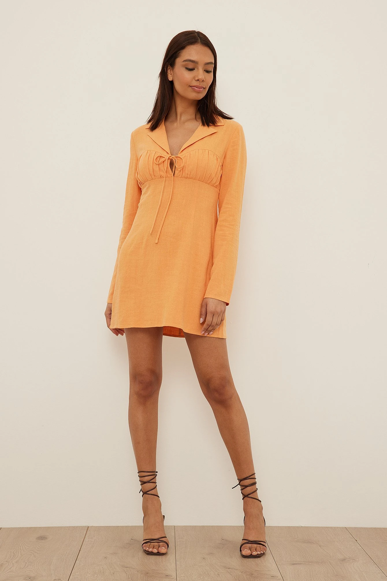 NA-KD Robe Mini En Lin Mélangé 3 NA-KD Robe Mini En Lin Mélangé – Image 3