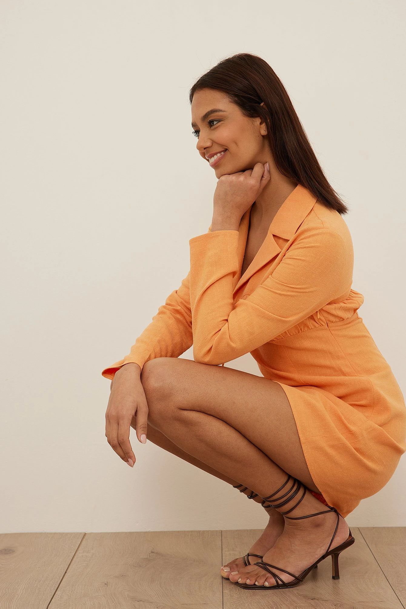 NA-KD Robe Mini En Lin Mélangé 4 NA-KD Robe Mini En Lin Mélangé – Image 4