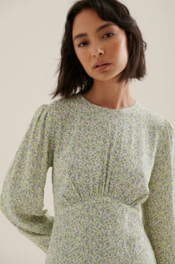 NA-KD Robe Mini à Col Rond Taille Incurvée 8 NA-KD Robe Mini à Col Rond Taille Incurvée -Lady Doux Soldes Magasin nakd structed neck curved waist mini dress 1100 004968 9534 04a