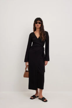 NA-KD Robe Portefeuille Mi-longue Structurée -Lady Doux Soldes Magasin nakd structure wrap midi dress 1100 007052 0002 33478 01c