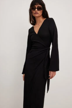 NA-KD Robe Portefeuille Mi-longue Structurée -Lady Doux Soldes Magasin nakd structure wrap midi dress 1100 007052 0002 33491