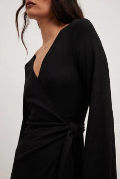 NA-KD Robe Portefeuille Mi-longue Structurée -Lady Doux Soldes Magasin nakd structure wrap midi dress 1100 007052 0002 33494
