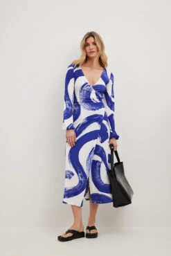 NA-KD Robe Portefeuille Mi-longue Structurée -Lady Doux Soldes Magasin nakd structure wrap midi dress 1100 007052 9727 27489 01c