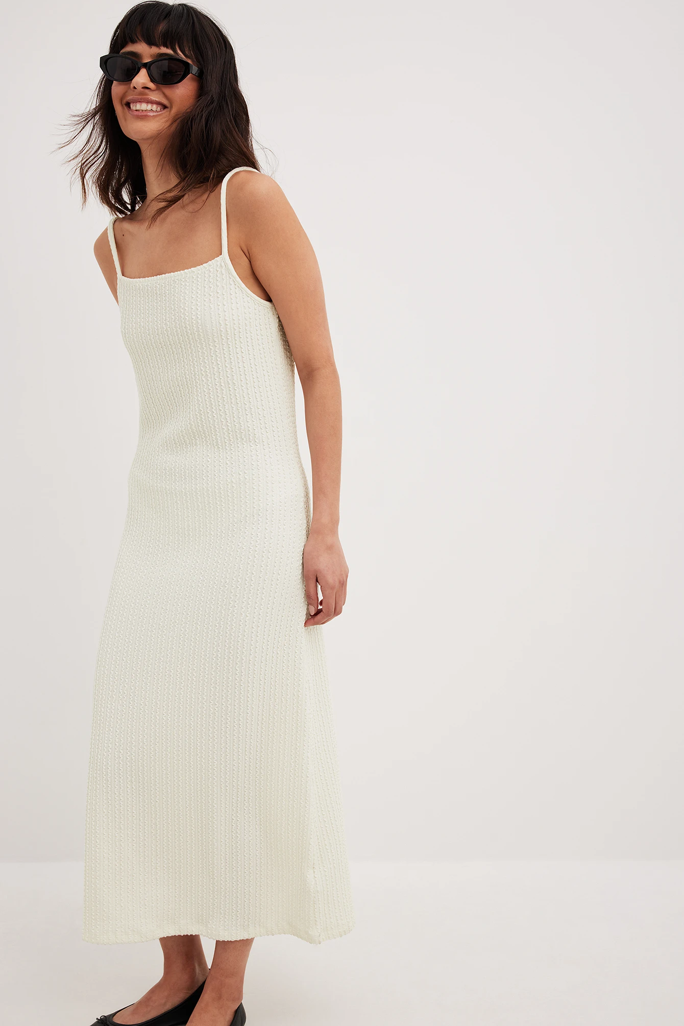 Robe Mi-longue Ample Structurée 6 Robe Mi-longue Ample Structurée – Image 6