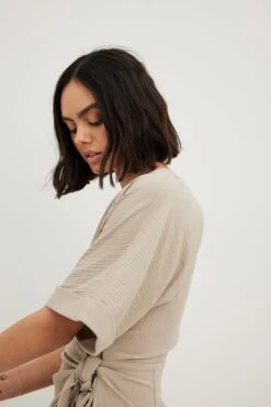 NA-KD Robe Courte Portefeuille Structurée -Lady Doux Soldes Magasin nakd structured overlap mini dress 1100 007105 0119 1870