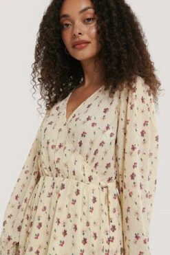 NA-KD Mini Robe Portefeuille à Structure -Lady Doux Soldes Magasin nakd structured overlap v neck dress 1100 003084 8317 04g