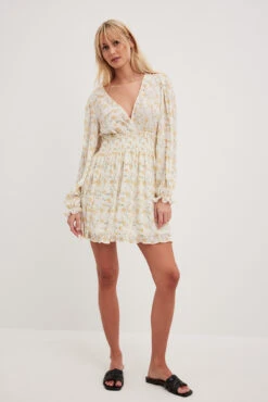 Robe Structurée à Taille Smockée 18 Robe Structurée à Taille Smockée -Lady Doux Soldes Magasin nakd structured smock waist dress 1014 001443 5371 2127 01c