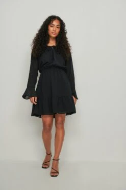 NA-KD Robe En Dobby Nouée Sur La Poitrine -Lady Doux Soldes Magasin nakd tie chest dobby dress 1100 005486 0002 03c